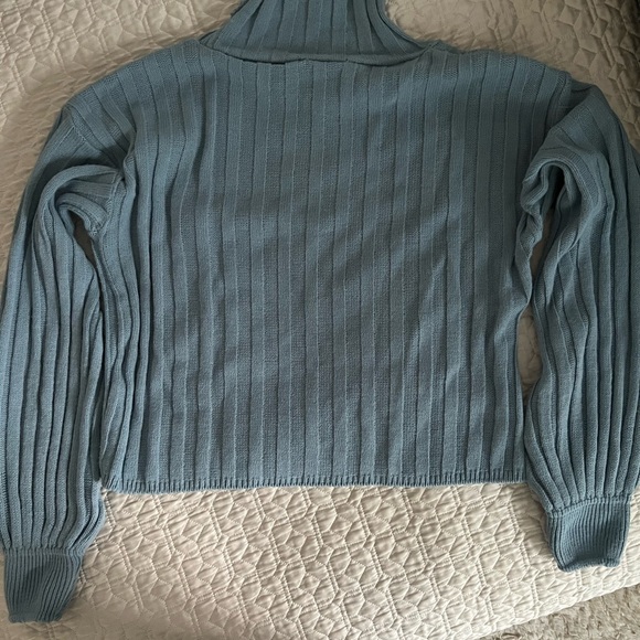 Two ‘Pretty Little Thing’ turtleneck, cropped sweaters in fantastic condition! - Picture 7 of 8